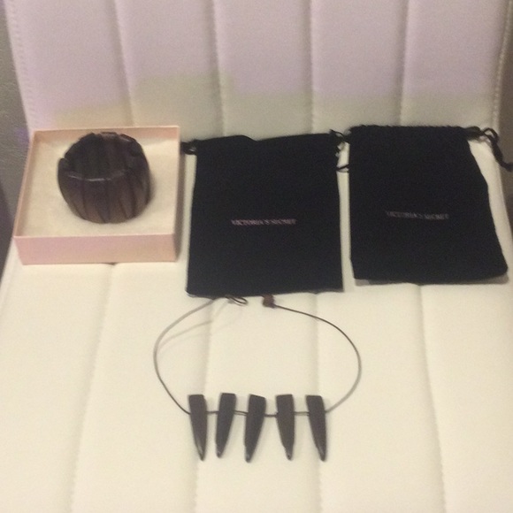 NWOT Victoria Secret Wooden Bohemian Casual Necklace and Bracelet - Picture 13 of 13